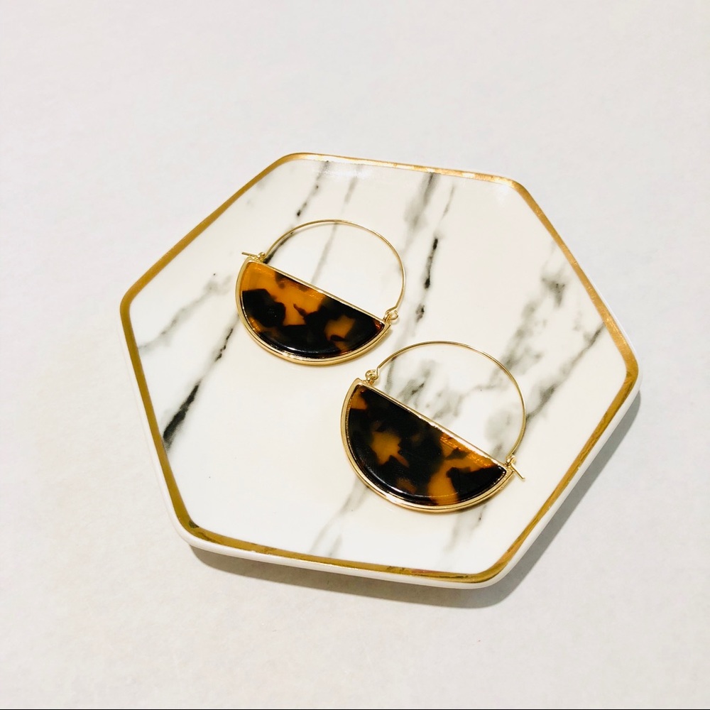 OLIVIA HALF CIRCLE HOOP DROP TORTOISE EARRINGS - Picture 3 of 6